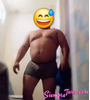Gordito con ganas de satisfacer por ayuda