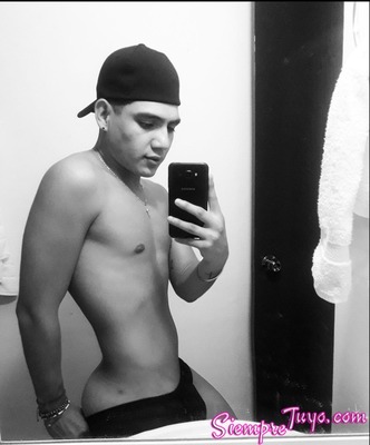 POLLITO COLOMBIANO BISEXUAL 20 CMS DE VERGA DURA LECHERO Y UN CULO ESPECTACULAR