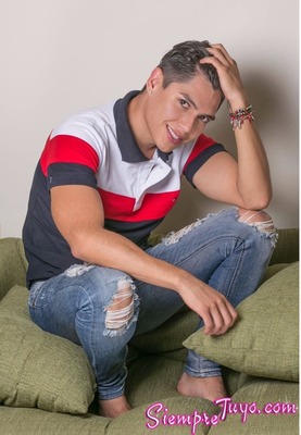 POLLITO COLOMBIANO BISEXUAL 20 CMS DE VERGA DURA LECHERO Y UN CULO ESPECTACULAR