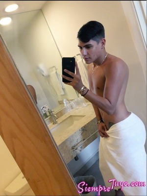 POLLITO COLOMBIANO BISEXUAL 20 CMS DE VERGA DURA LECHERO Y UN CULO ESPECTACULAR