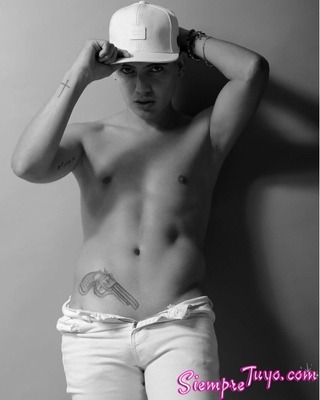 POLLITO COLOMBIANO BISEXUAL 20 CMS DE VERGA DURA LECHERO Y UN CULO ESPECTACULAR