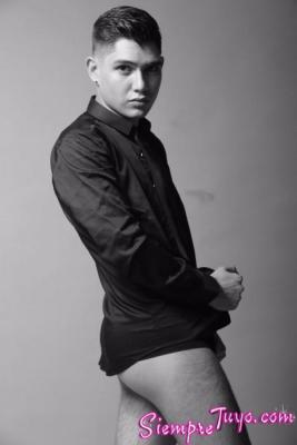 POLLITO BISEXUAL COLOMBIANO 20CMS DE VERGA DURA LECHERO Y UN CULO ESPECTACULAR