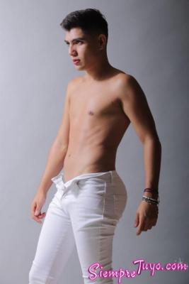 POLLITO BISEXUAL COLOMBIANO 20CMS DE VERGA DURA LECHERO Y UN CULO ESPECTACULAR