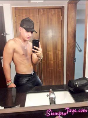 POLLITO BISEXUAL COLOMBIANO 20CMS DE VERGA DURA LECHERO Y UN CULO ESPECTACULAR