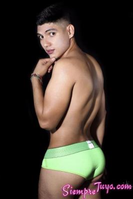 POLLITO BISEXUAL COLOMBIANO 20CMS DE VERGA DURA LECHERO Y UN CULO ESPECTACULAR