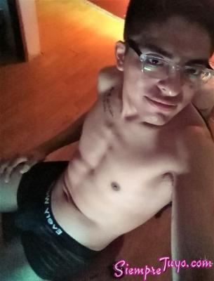 Alex, muy caliente y morboso, tu pide siempre seras complacido.